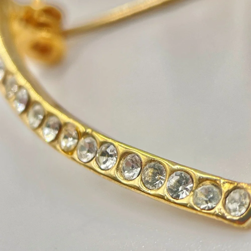 Vintage Y2K Gold Tone Rhinestone Open Heart Brooch Pin Romantic Retro Style